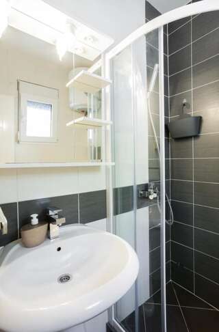 Апартаменты Apartments Kriva Ulica Котор Номер-студио с террасой-5