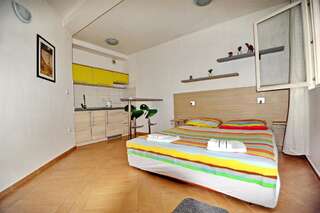 Апартаменты Apartments Kriva Ulica Котор Номер-студио с террасой и видом на сад-20