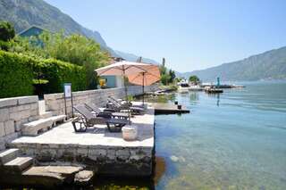 Апартаменты Apartments Kriva Ulica Котор Номер-студио с террасой и видом на сад-24